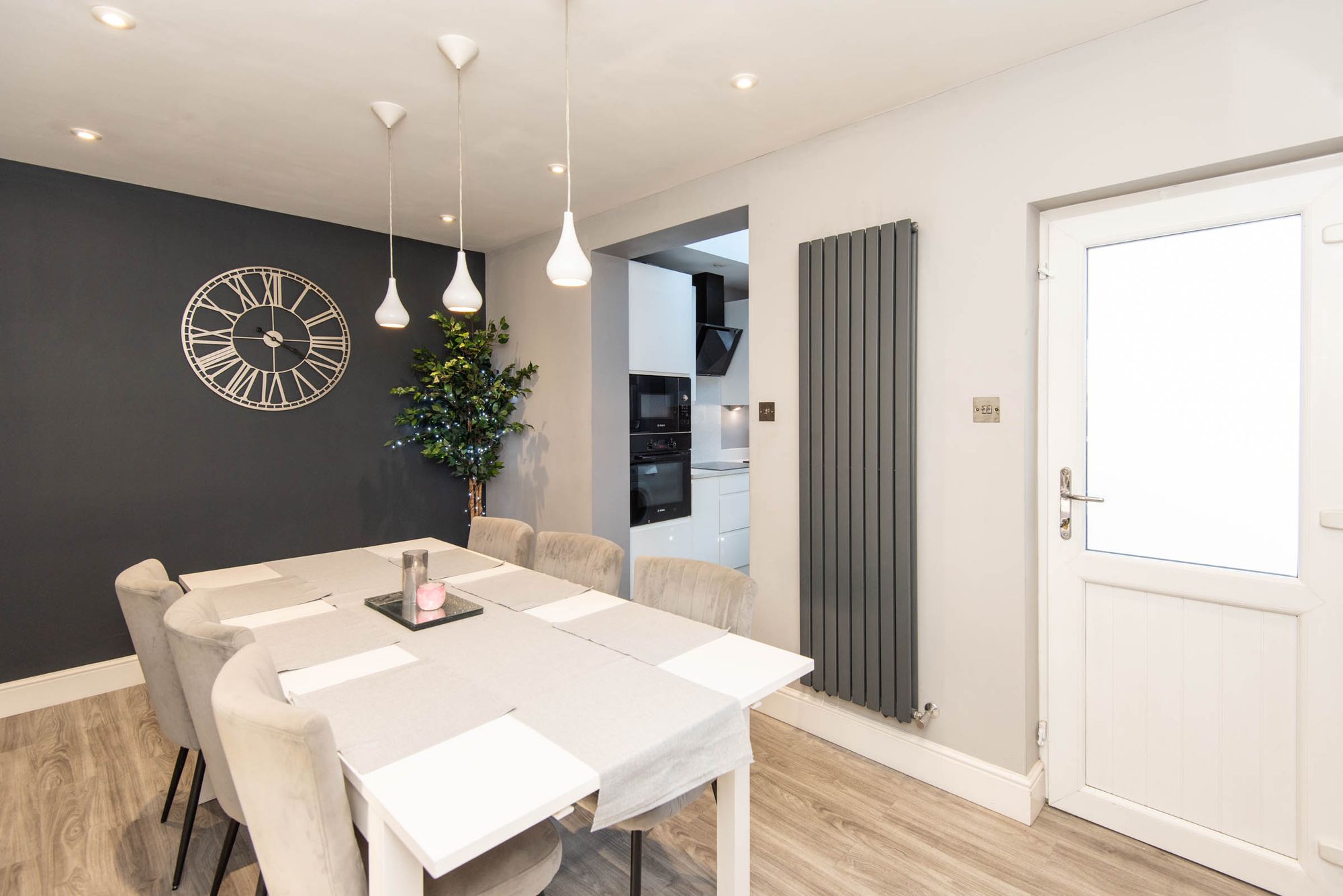 3 bedroom Semi-detached house Under Offer
