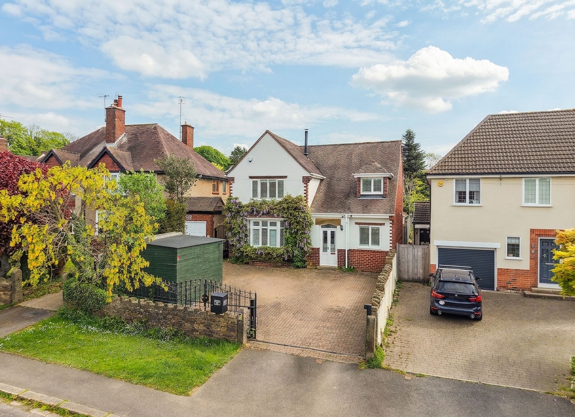 4 bedroom Detached house Under Offer