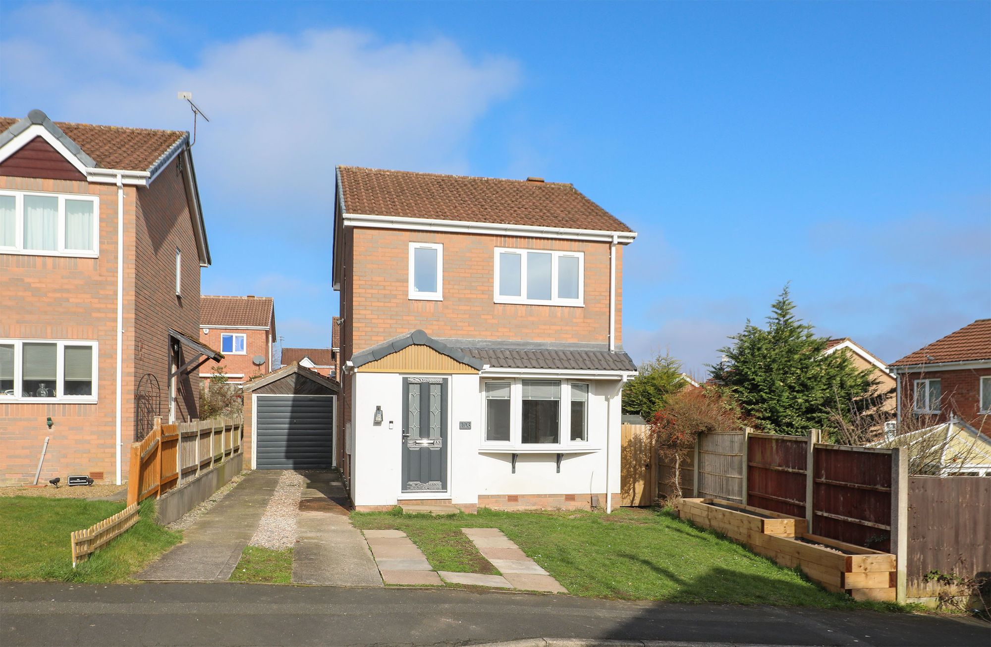 3 bedroom Detached house Under Offer