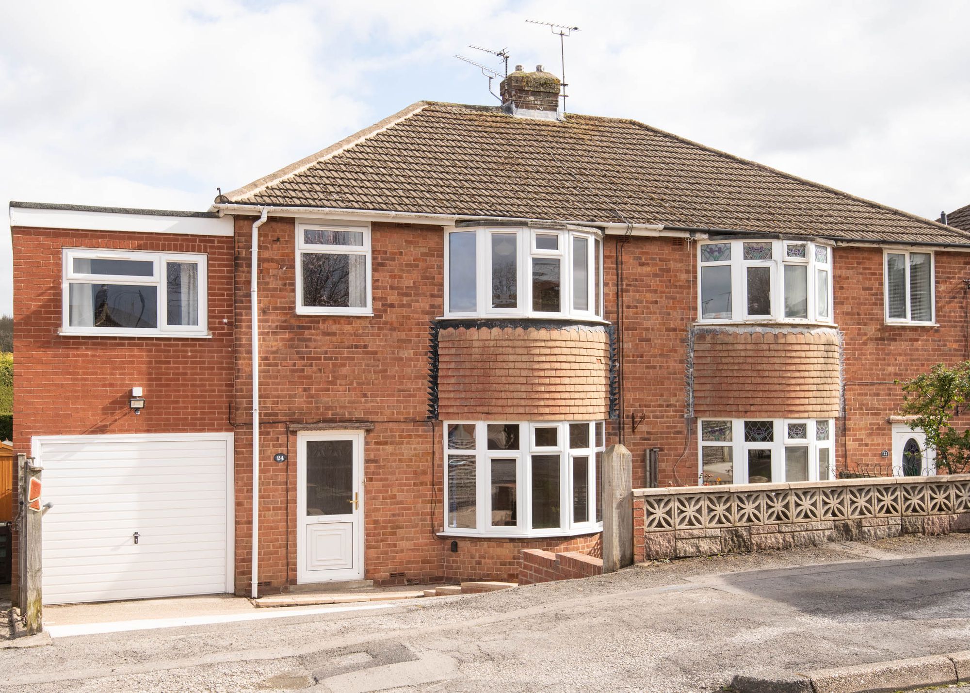 5 bedroom House (unspecified) Under Offer