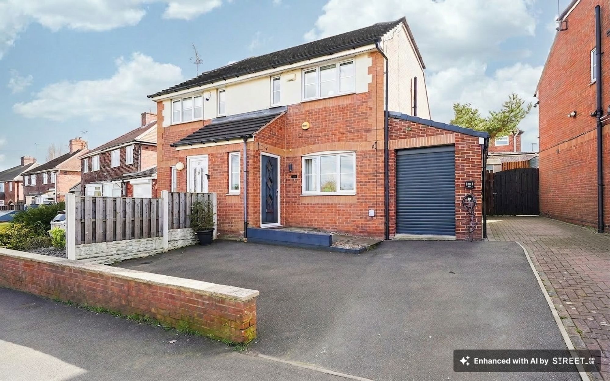 3 bedroom Semi-detached house Under Offer