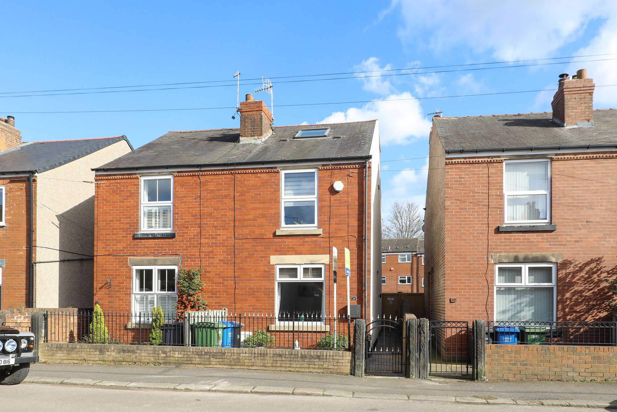 3 bedroom Semi-detached house Under Offer