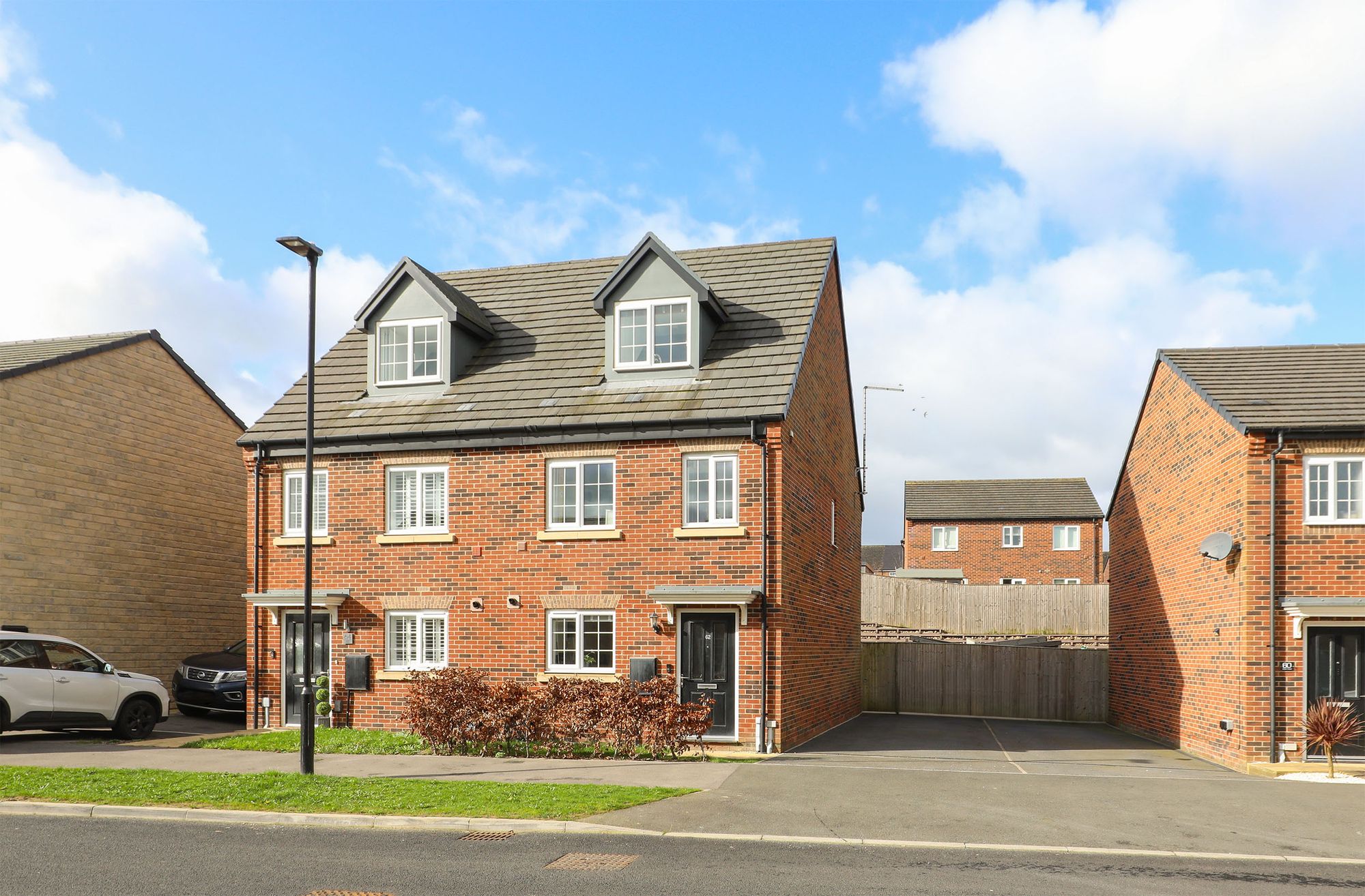3 bedroom Semi-detached house Under Offer