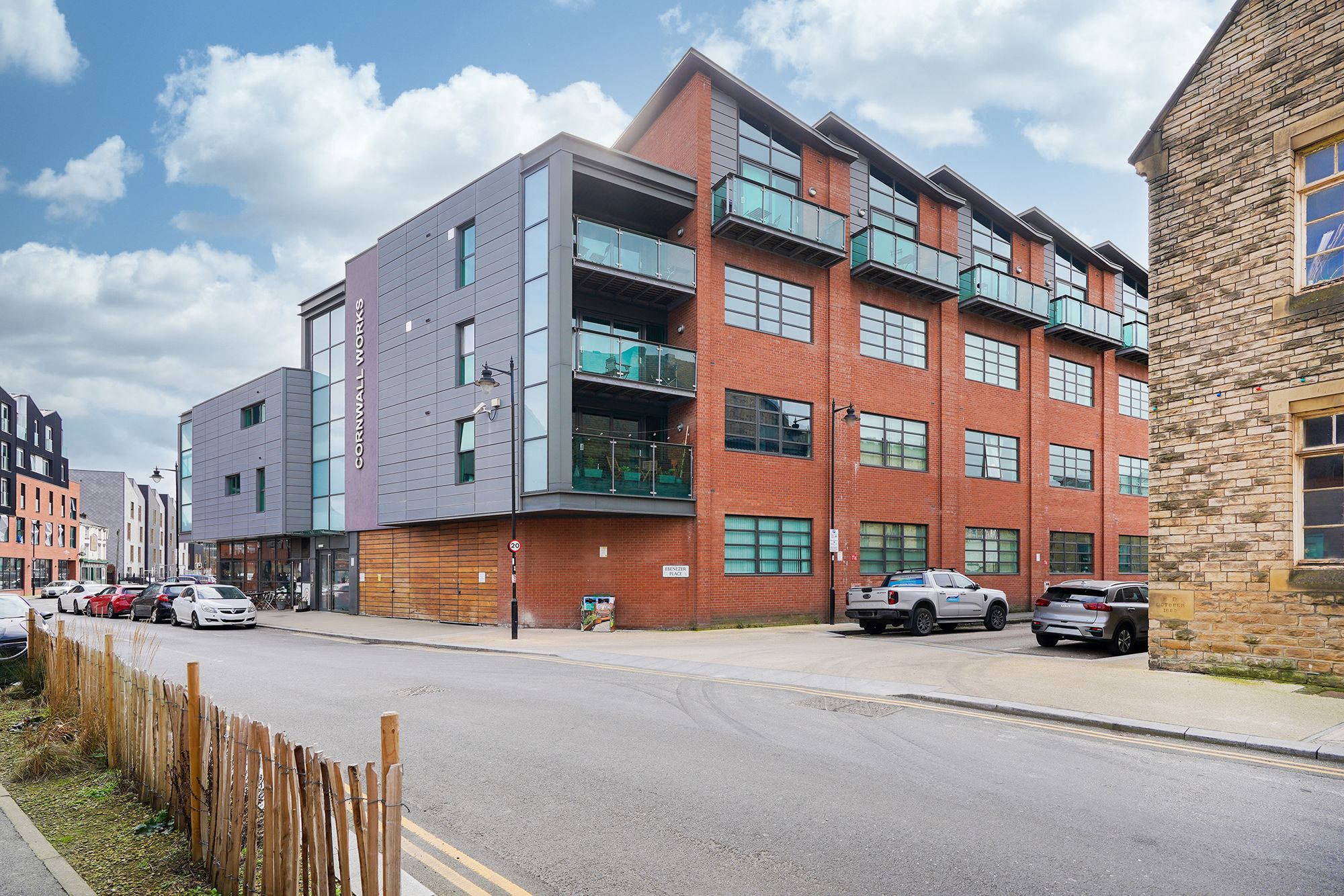 2 bedroom Flat For Sale