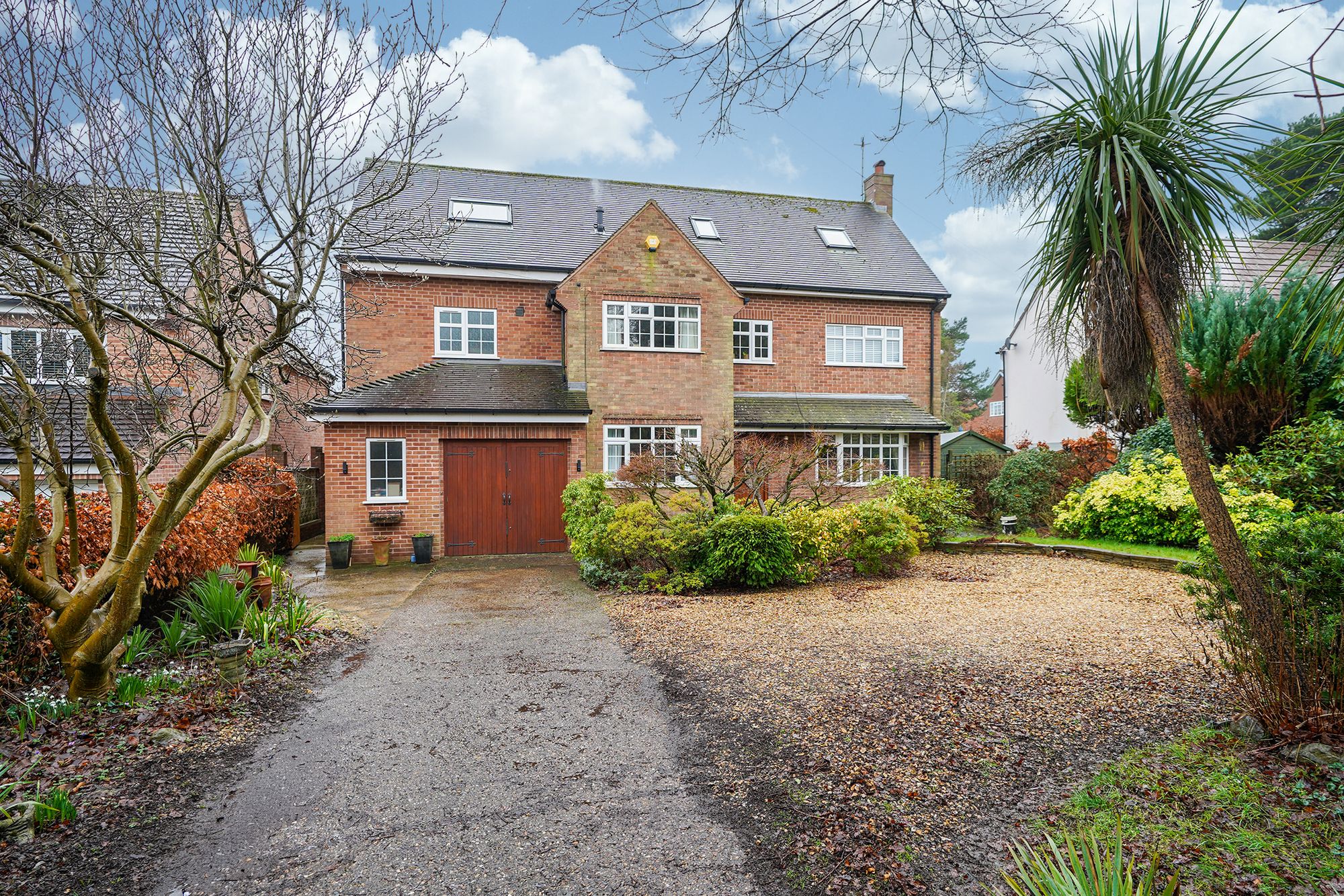 6 bedroom Detached house Under Offer