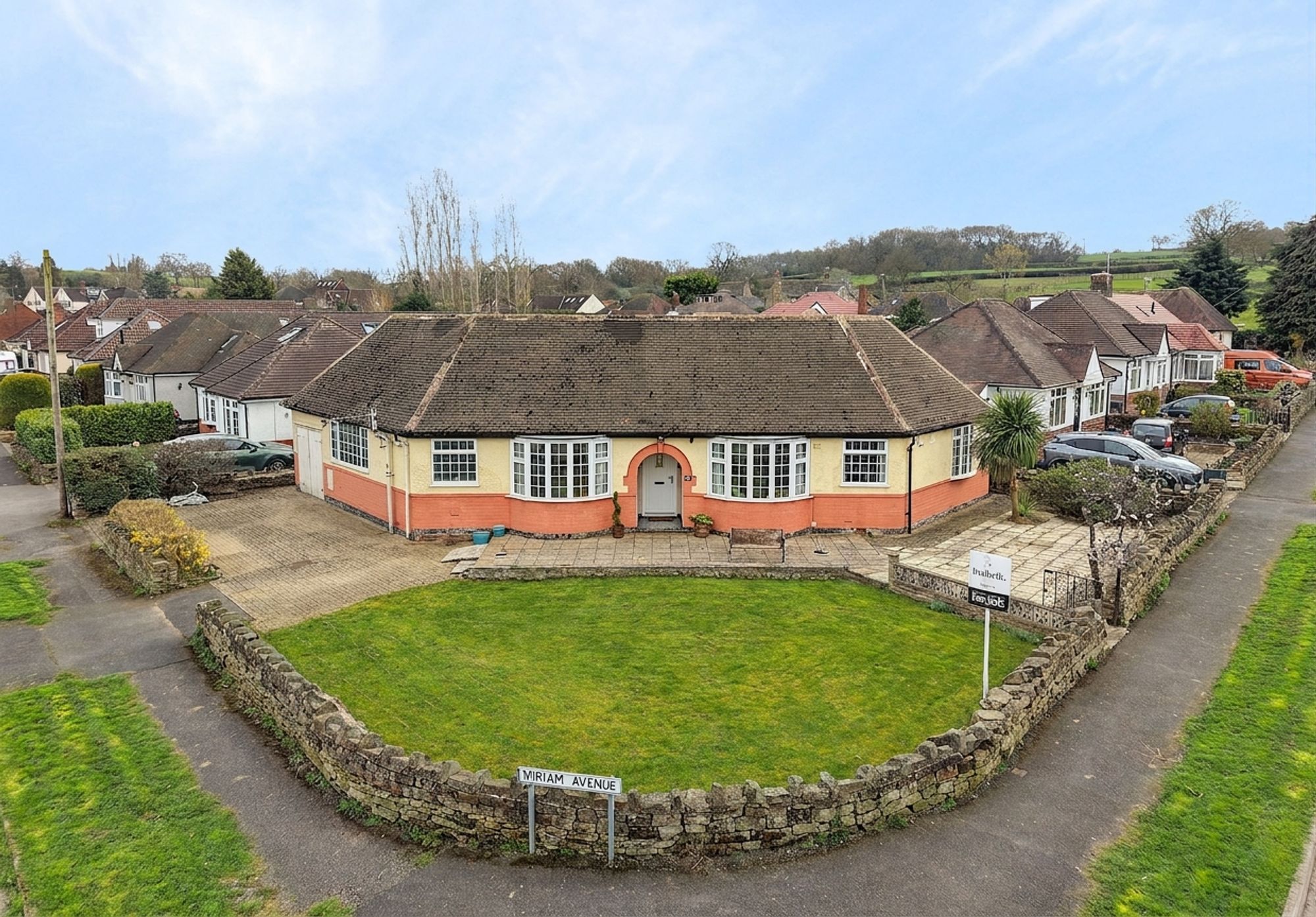 4 bedroom Bungalow For Sale