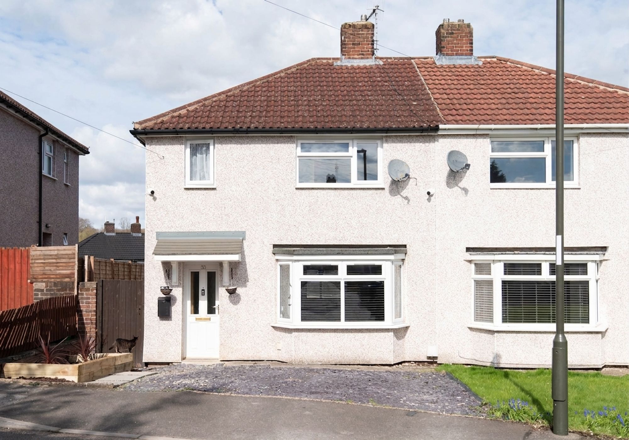 3 bedroom Semi-detached house Under Offer