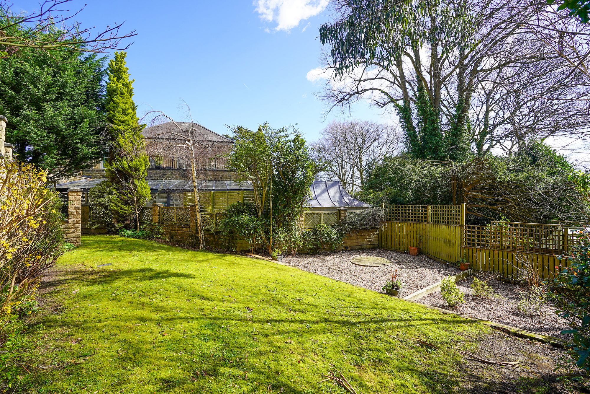 5 bedroom Terraced House For Sale