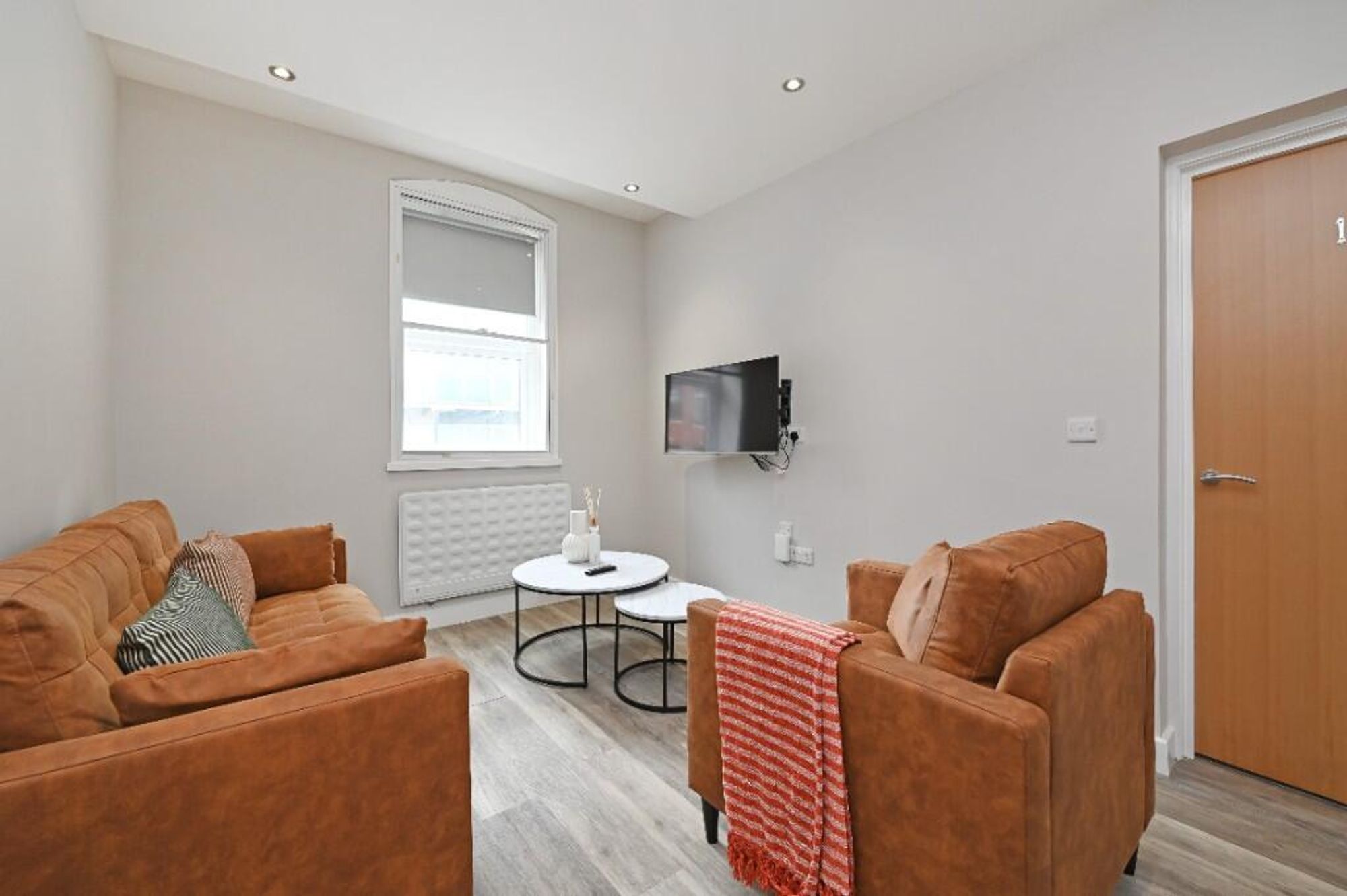 2 bedroom Flat To Let