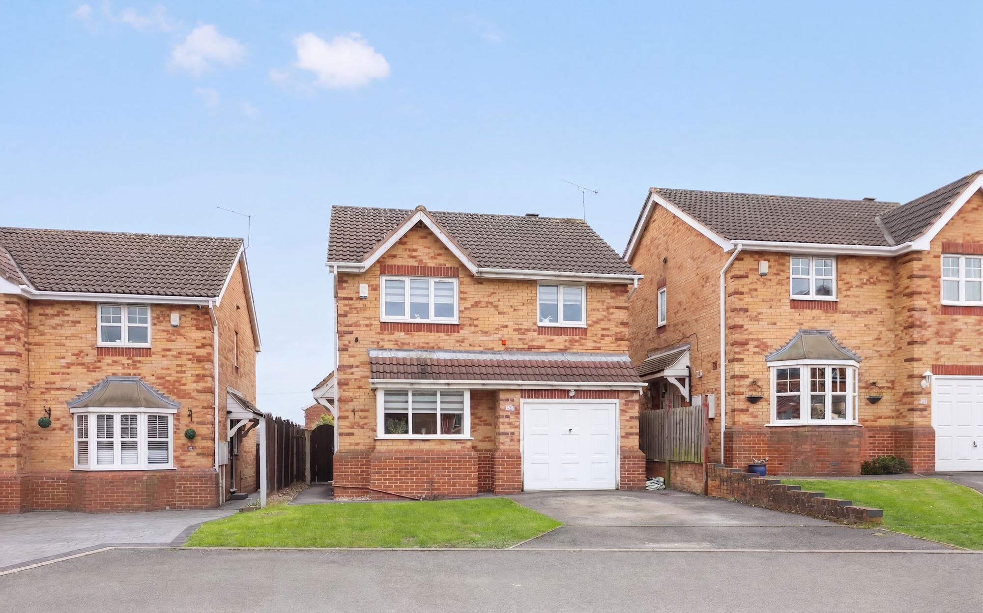 3 bedroom Detached house Under Offer