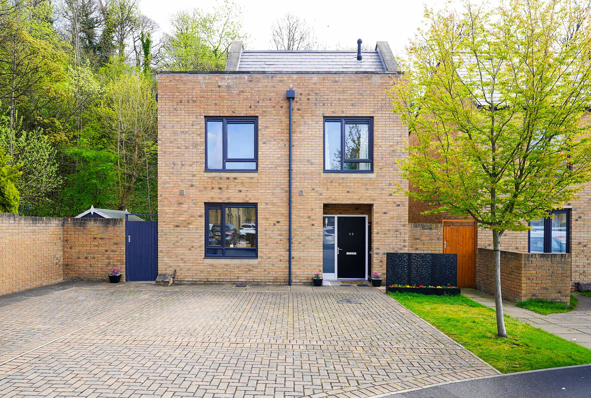 3 bedroom Detached house Under Offer