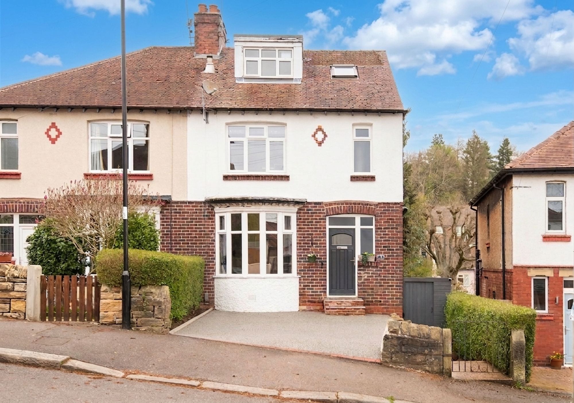 5 bedroom Semi-detached house Under Offer