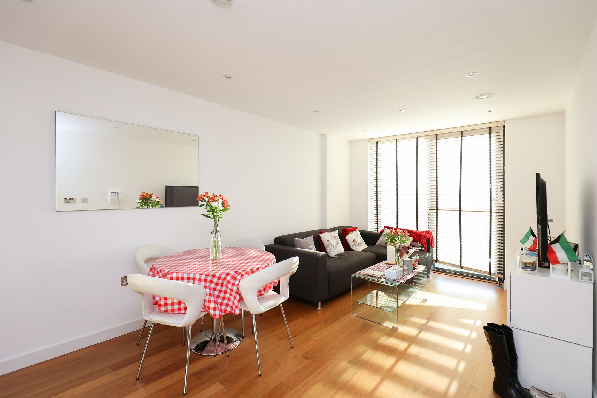 1 bedroom Apartment To Let