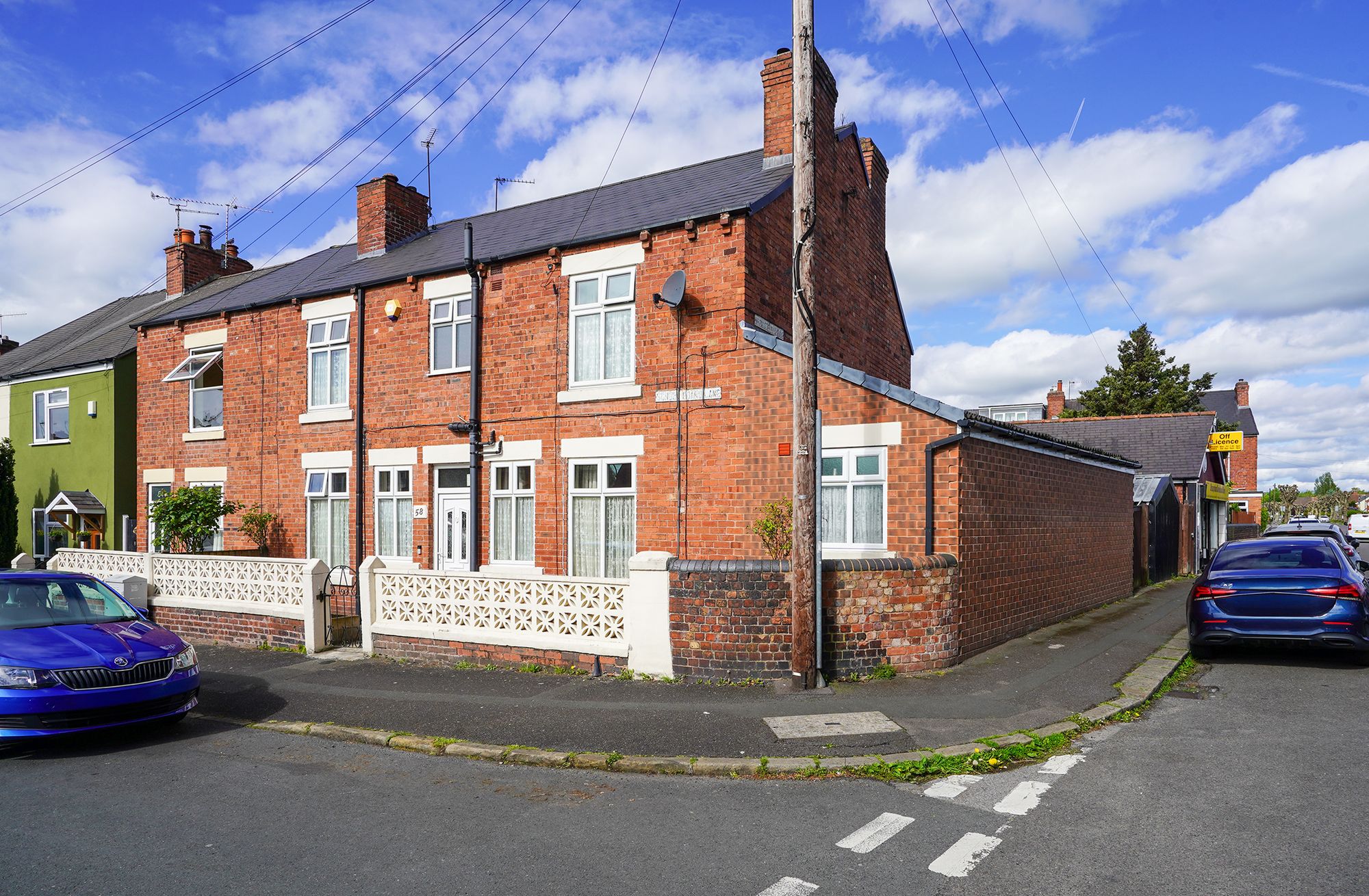 5 bedroom Studio flat For Sale