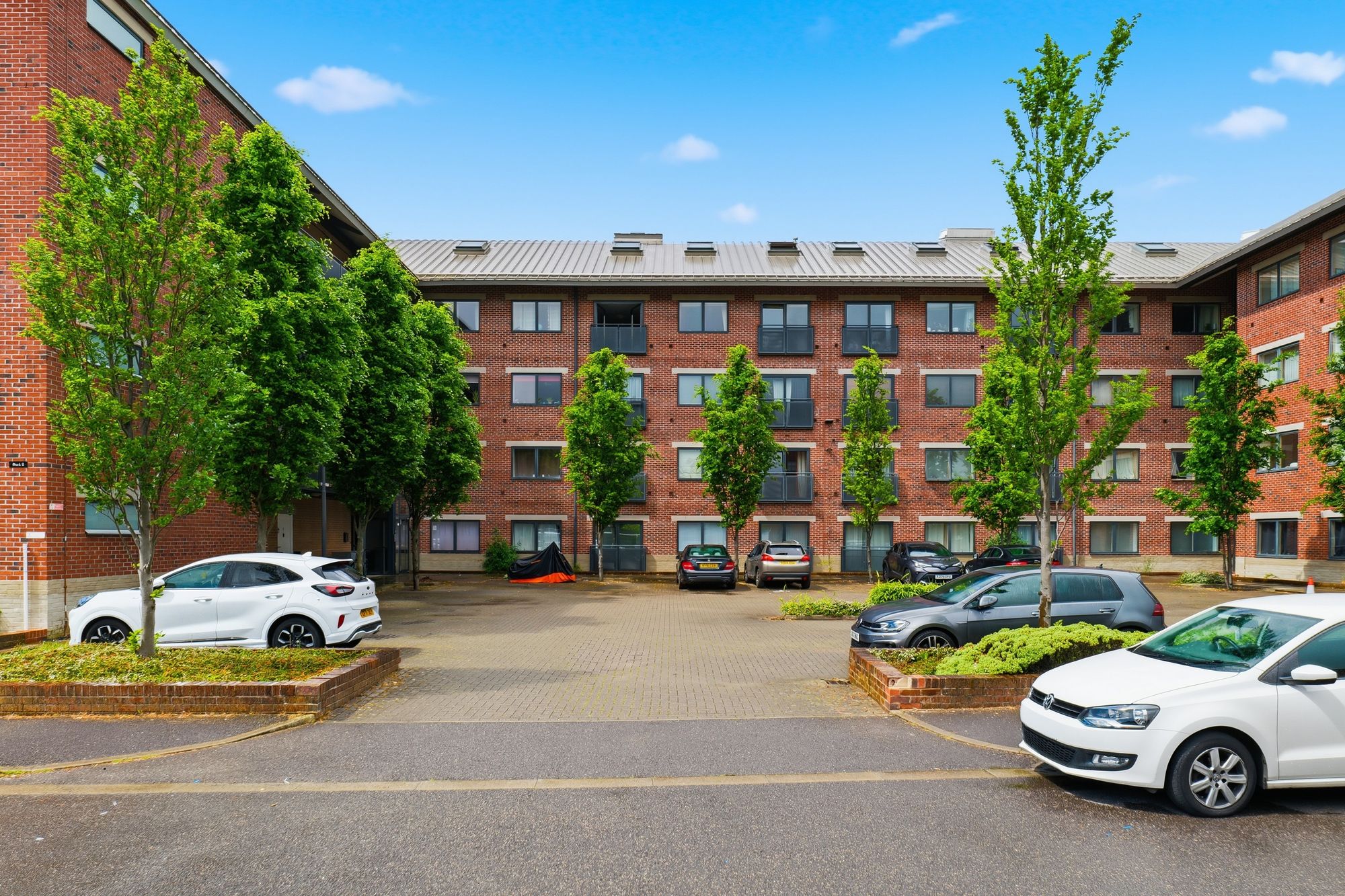 3 bedroom Apartment For Sale