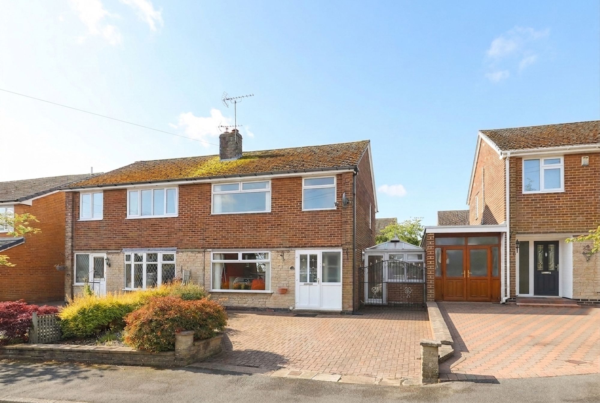 3 bedroom Semi-detached house For Sale