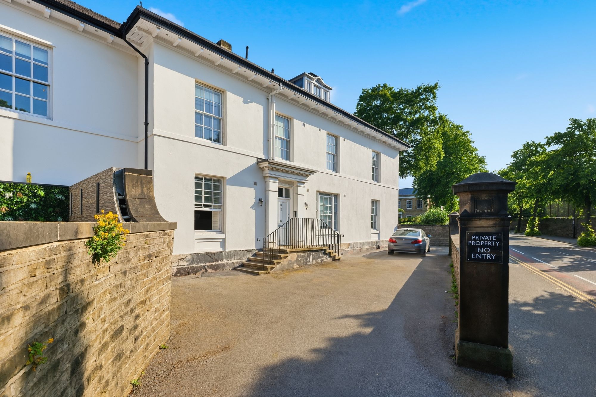 3 bedroom Apartment For Sale