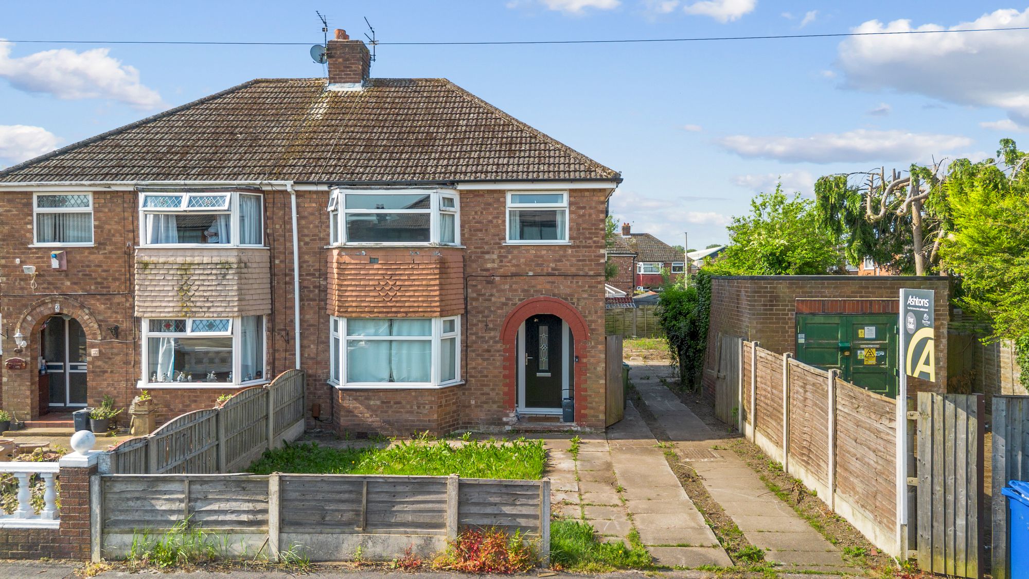 3 bedroom Semi-detached house For Sale
