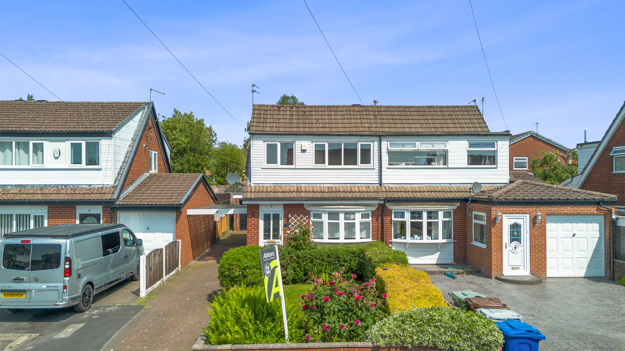 3 bedroom Semi-detached house Under Offer
