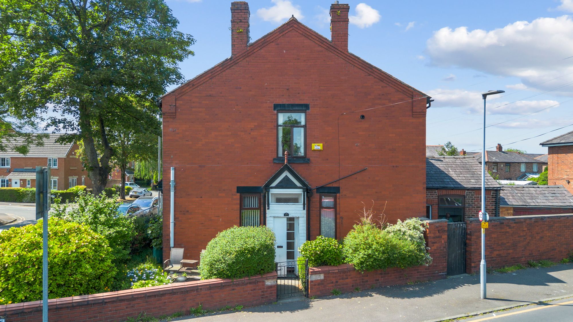 3 bedroom End of terrace house For Sale