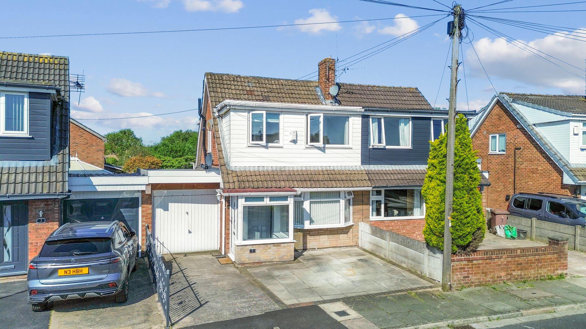 3 bedroom Semi-detached house Under Offer