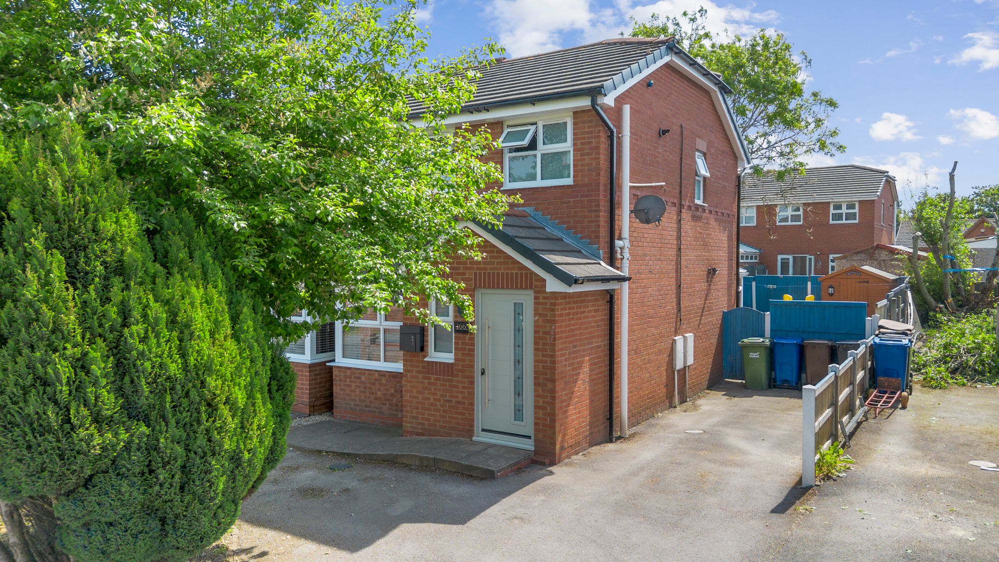 3 bedroom Semi-detached house For Sale