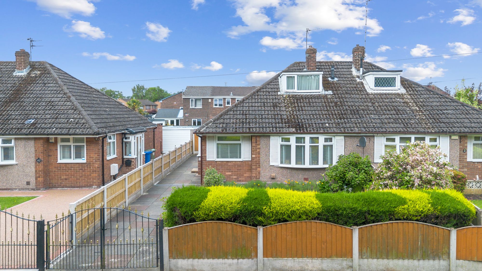 2 bedroom Detached bungalow For Sale