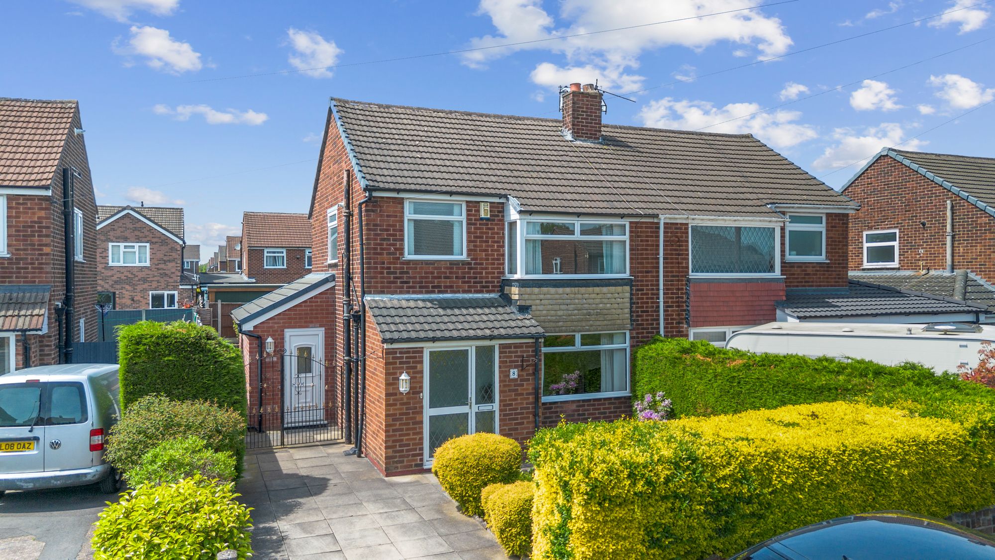 3 bedroom Semi-detached house Under Offer
