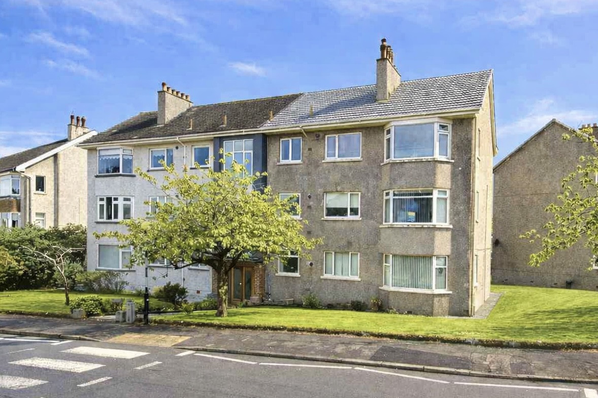 2 bedroom Ground floor flat Under Offer