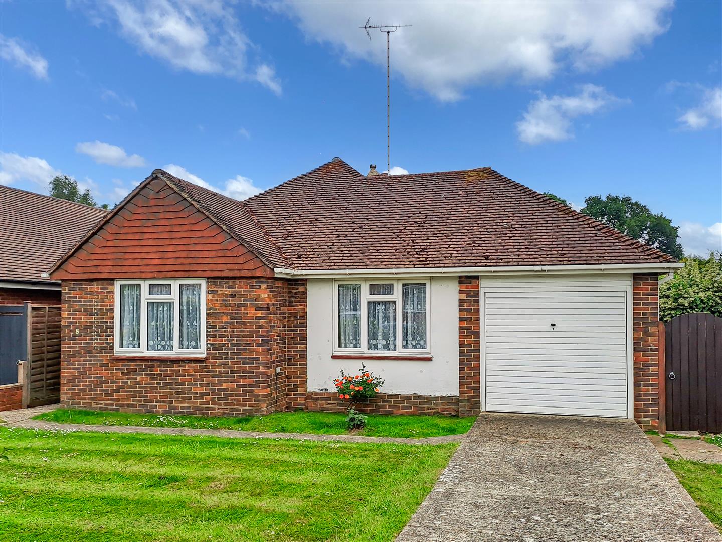 2 bedroom Detached bungalow For Sale