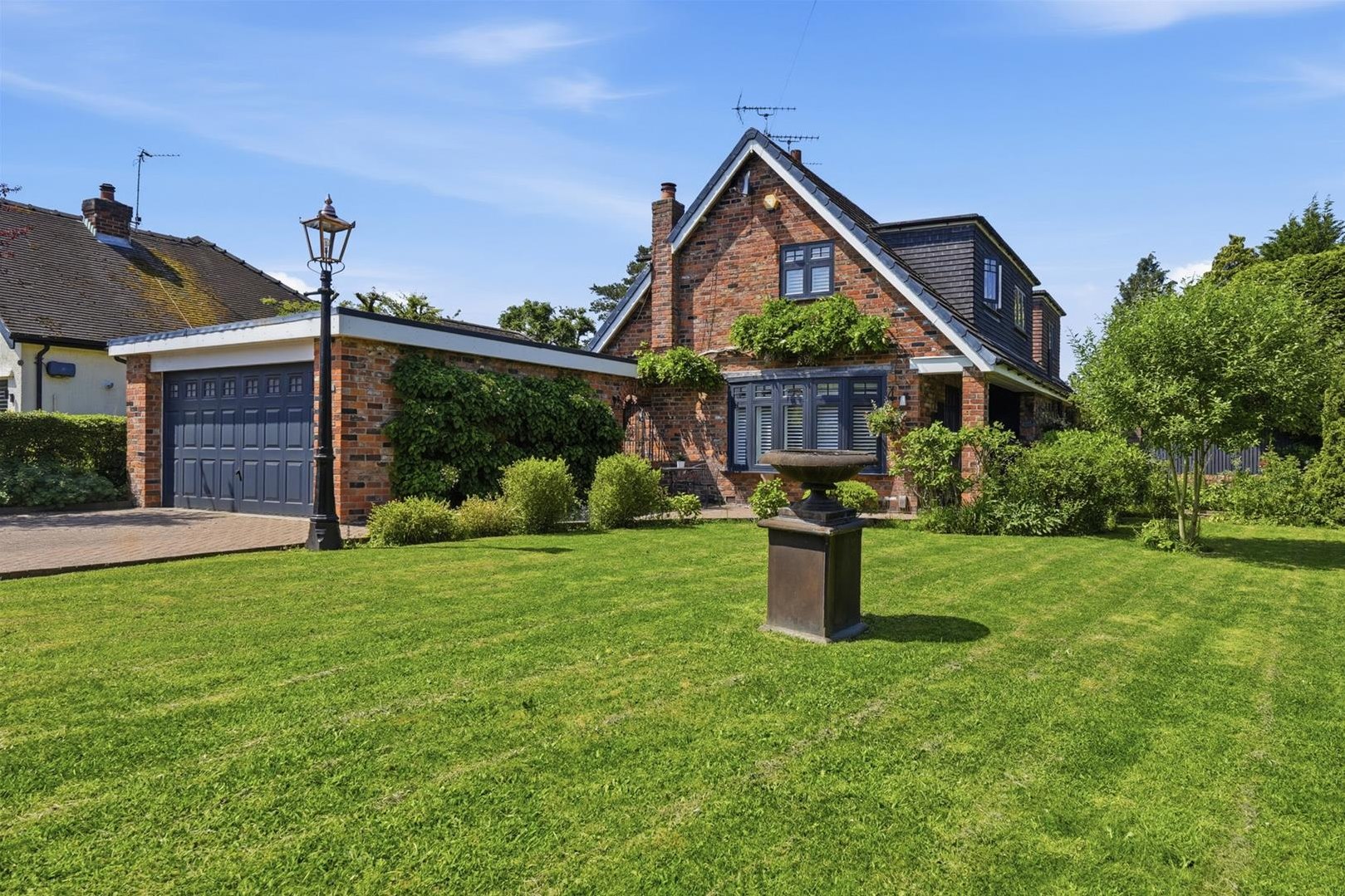 4 bedroom Detached house Under Offer