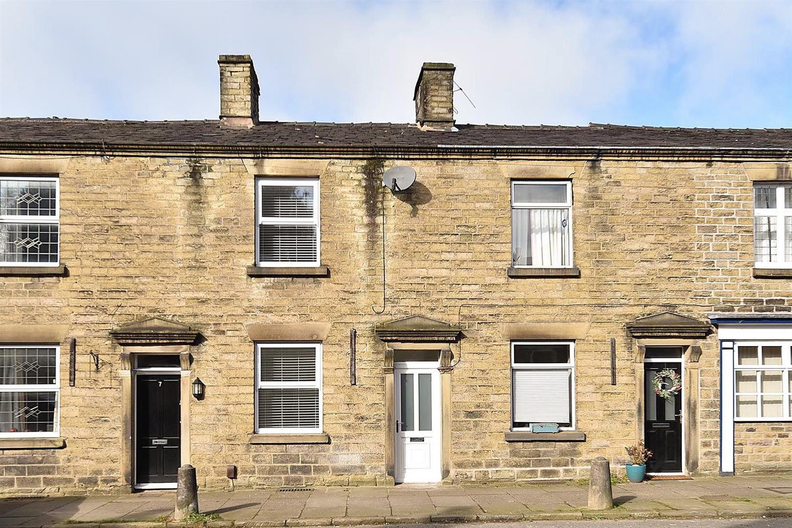2 bedroom Cottage For Sale