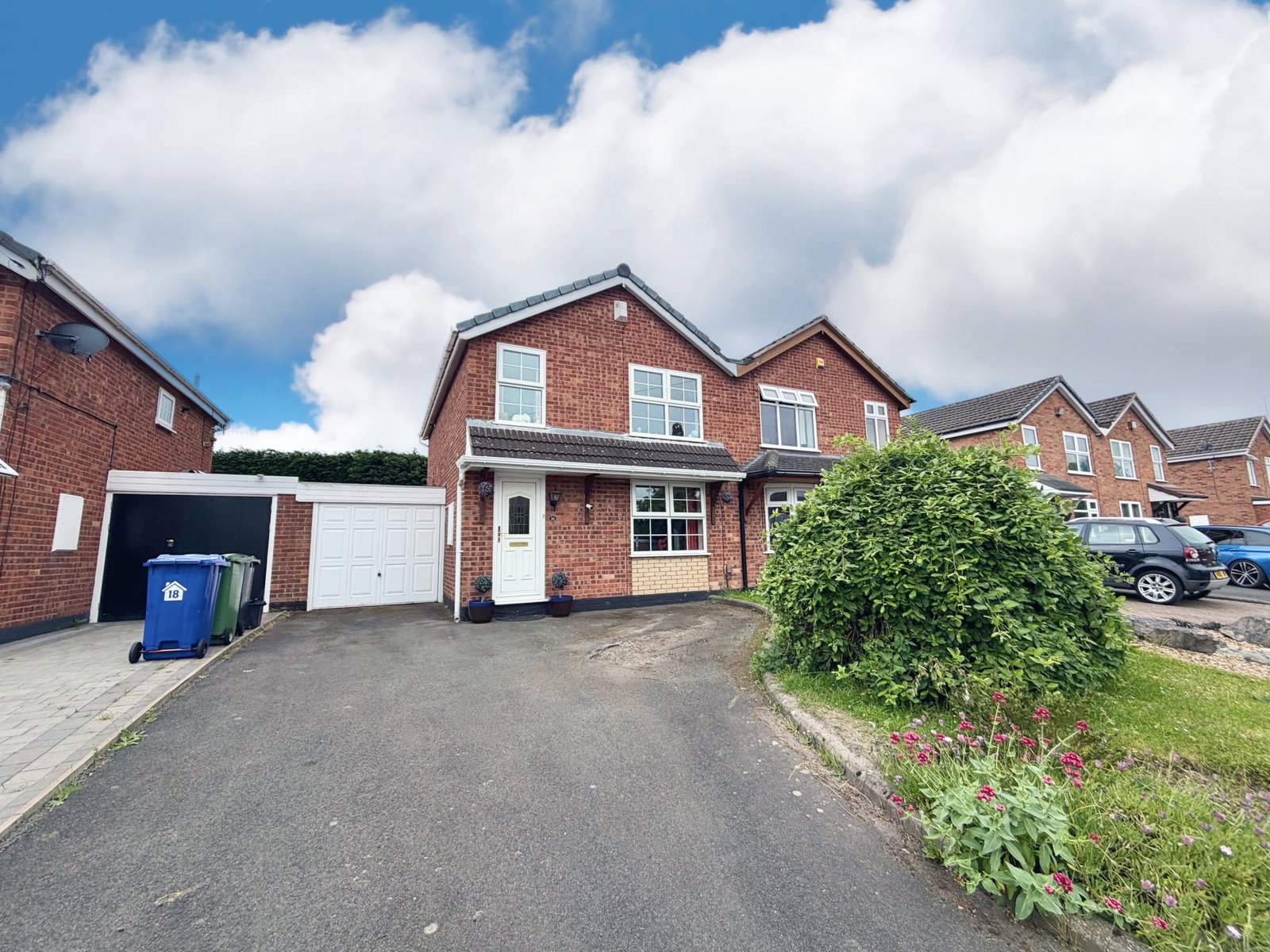 3 bedroom Semi-detached house For Sale