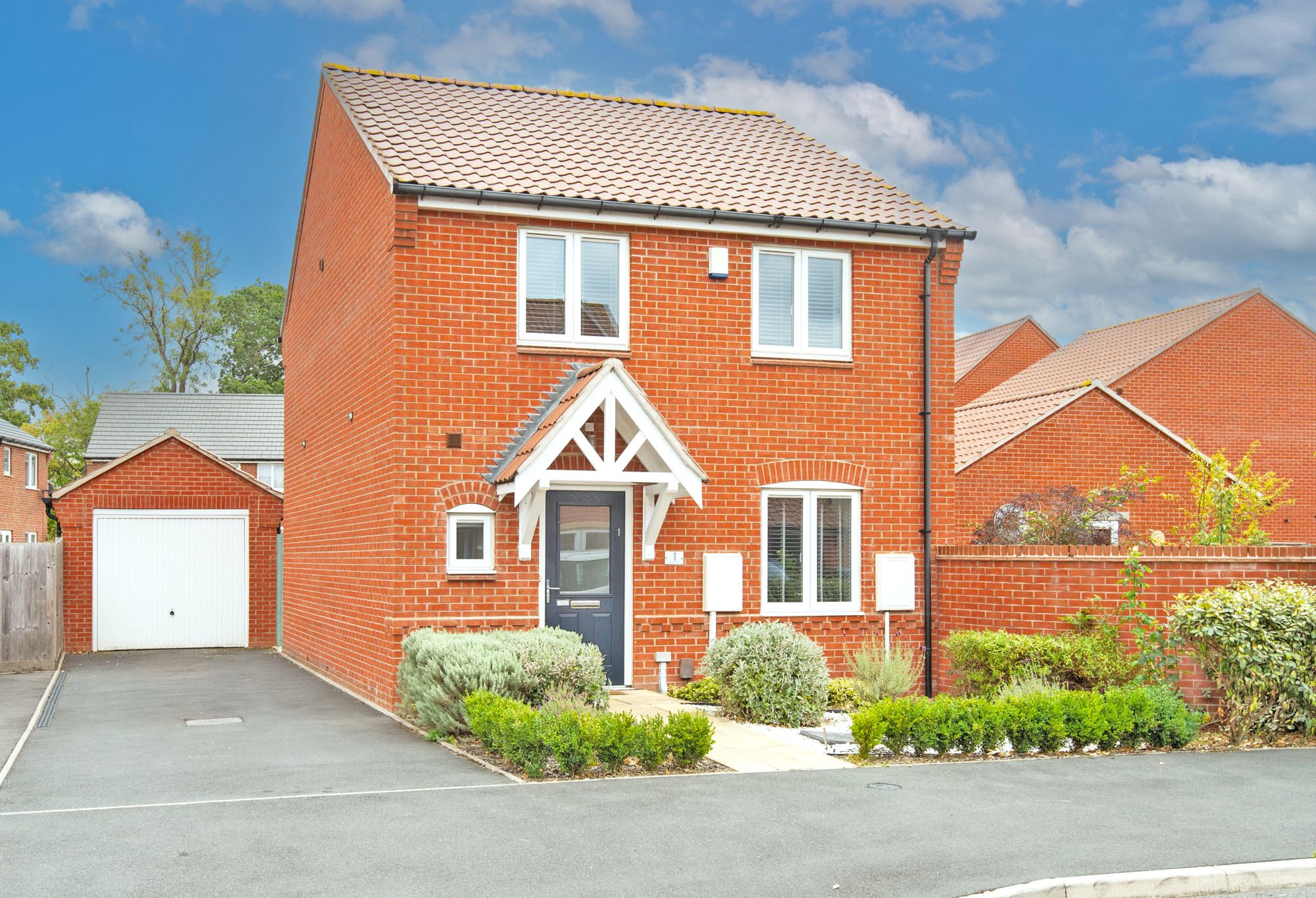 3 bedroom Detached house To Let