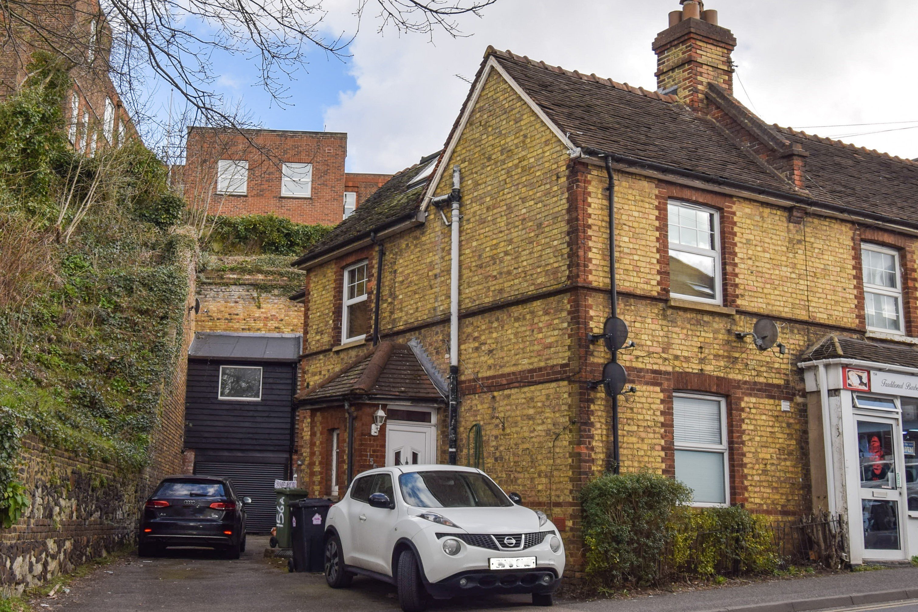 2 bedroom Flat For Sale