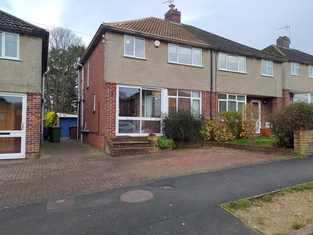 3 bedroom Semi-detached house To Let