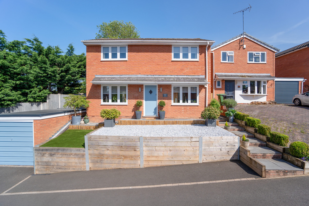 3 bedroom Detached house For Sale