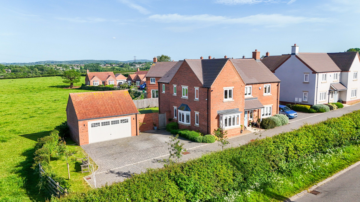 5 bedroom Detached house For Sale