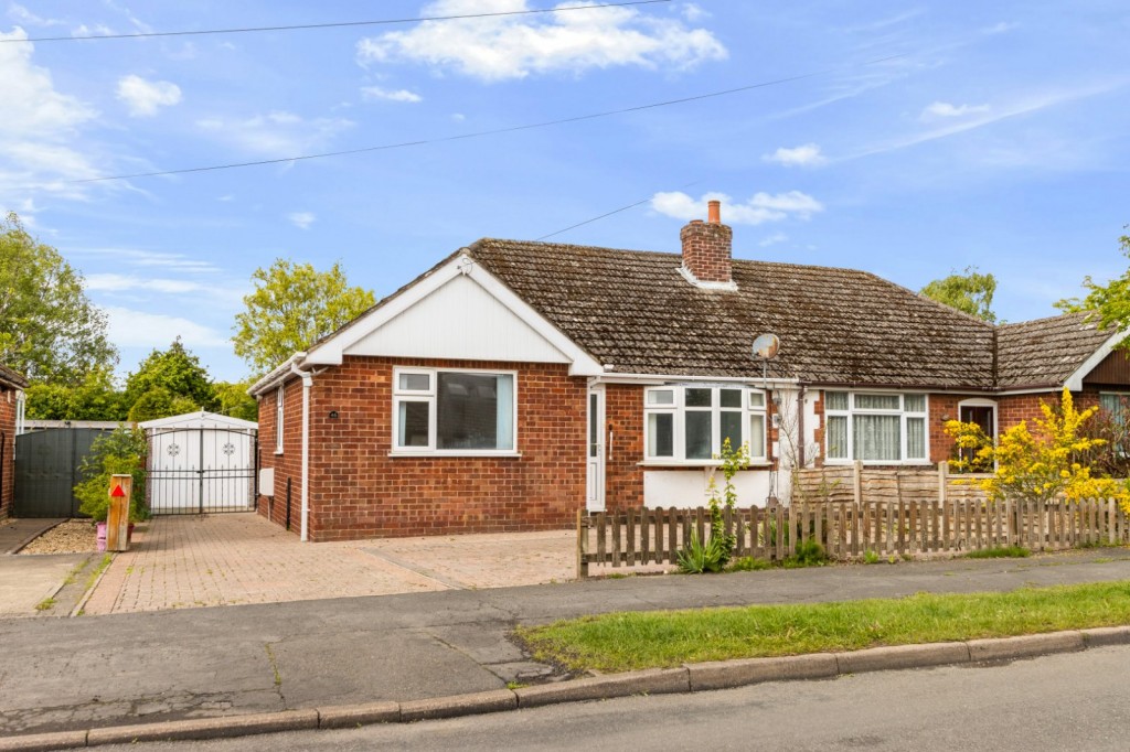 3 bedroom Detached bungalow Under Offer