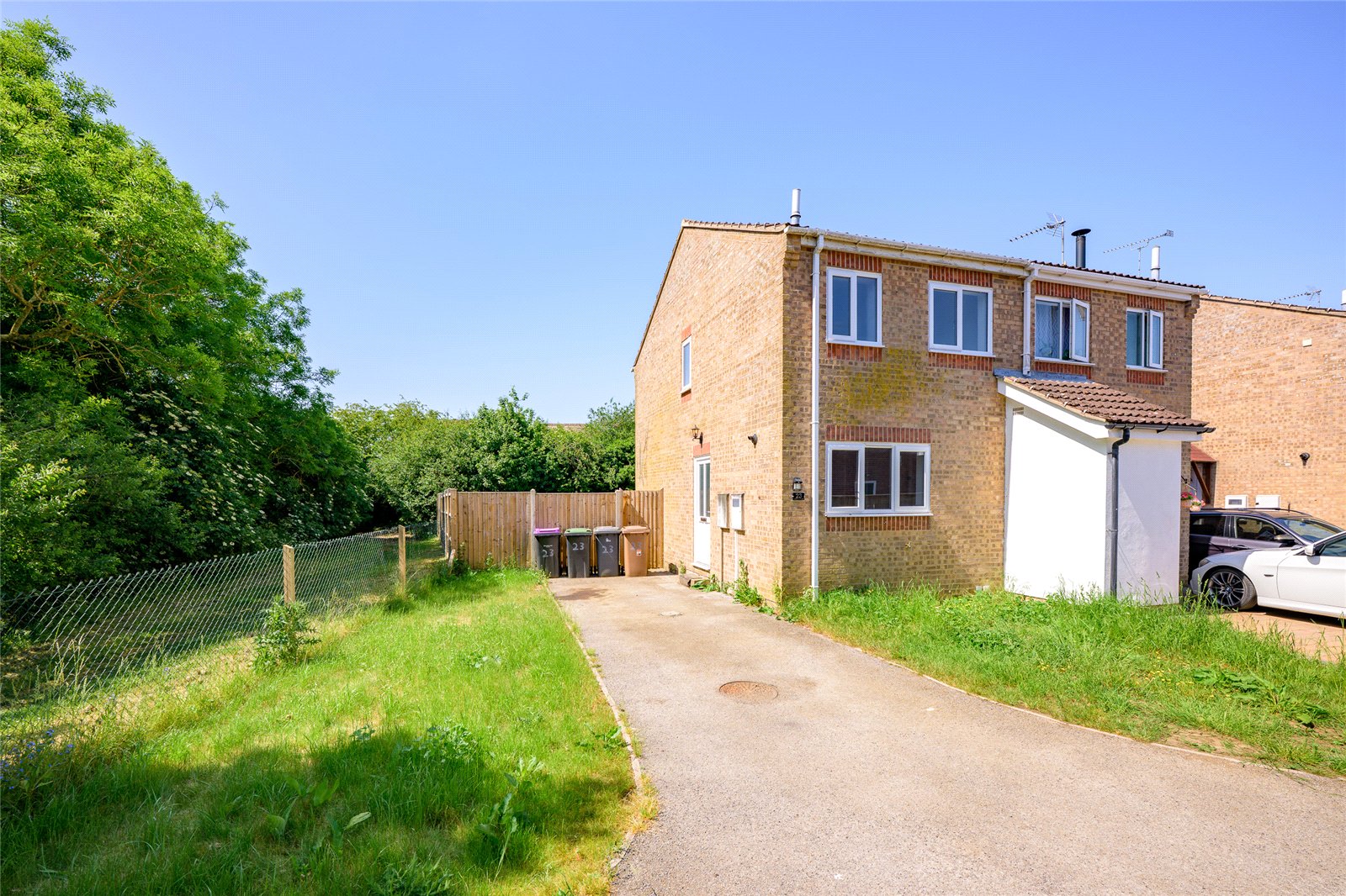 2 bedroom Semi-detached house Under Offer