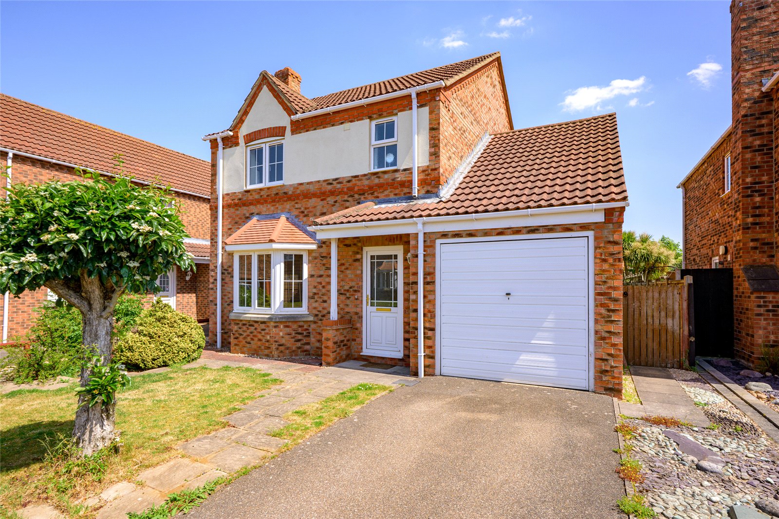 3 bedroom Detached house Under Offer