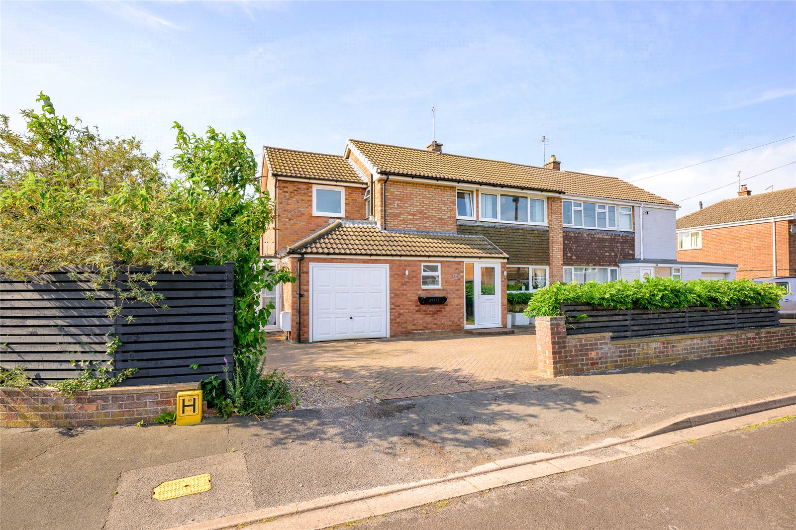 4 bedroom Semi-detached house Under Offer