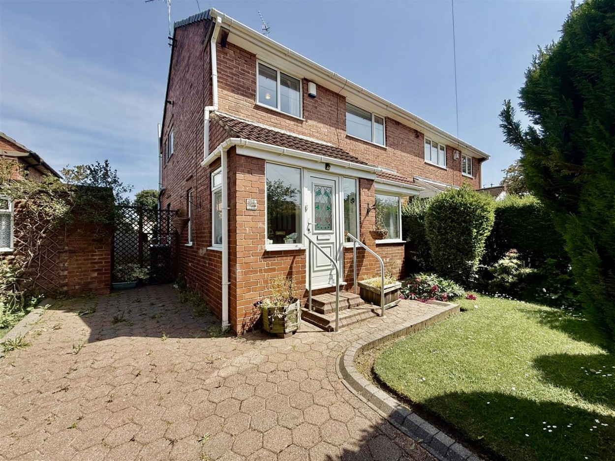 3 bedroom Detached house Under Offer