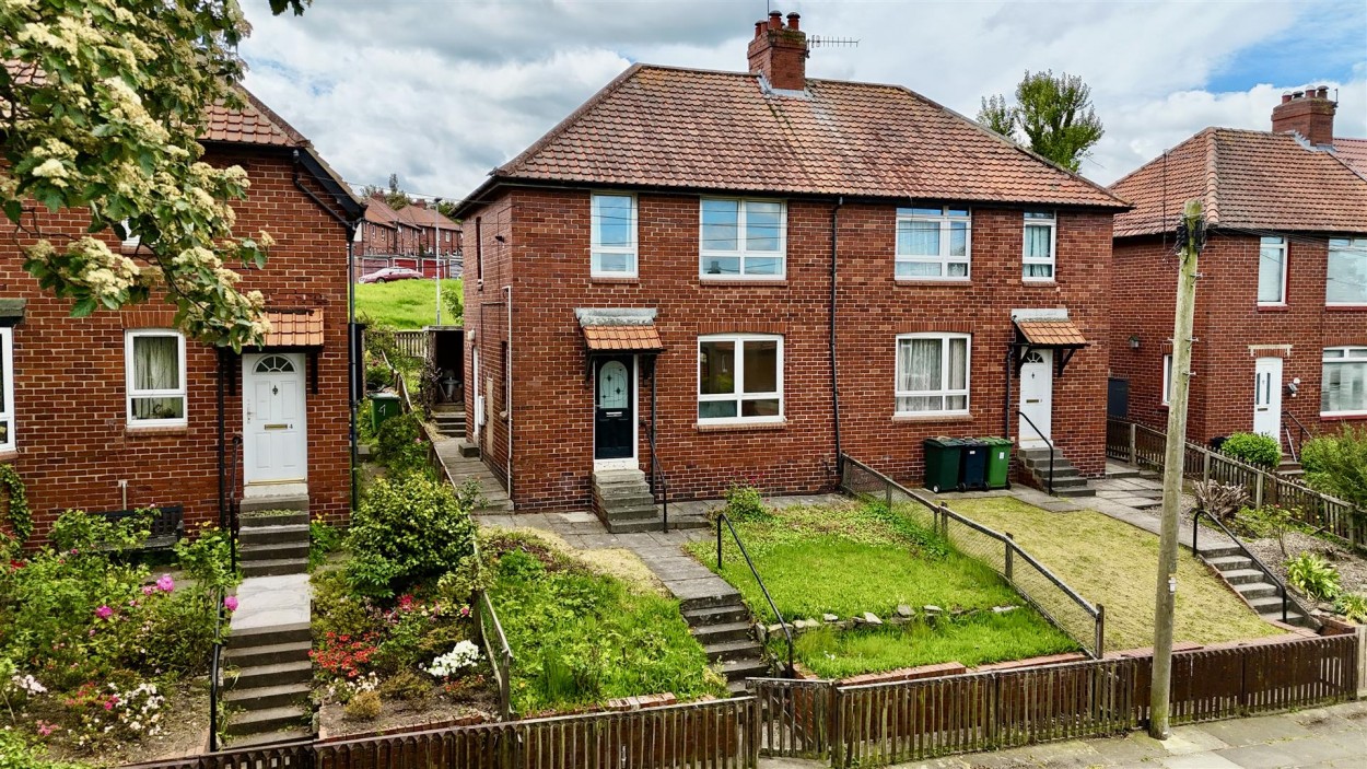 2 bedroom Detached house Under Offer