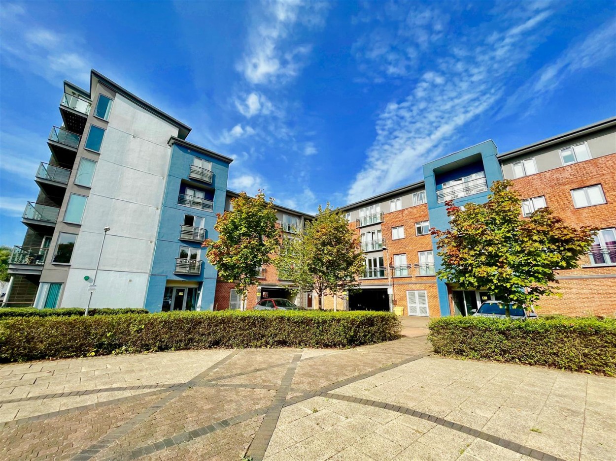 1 bedroom Apartment For Sale