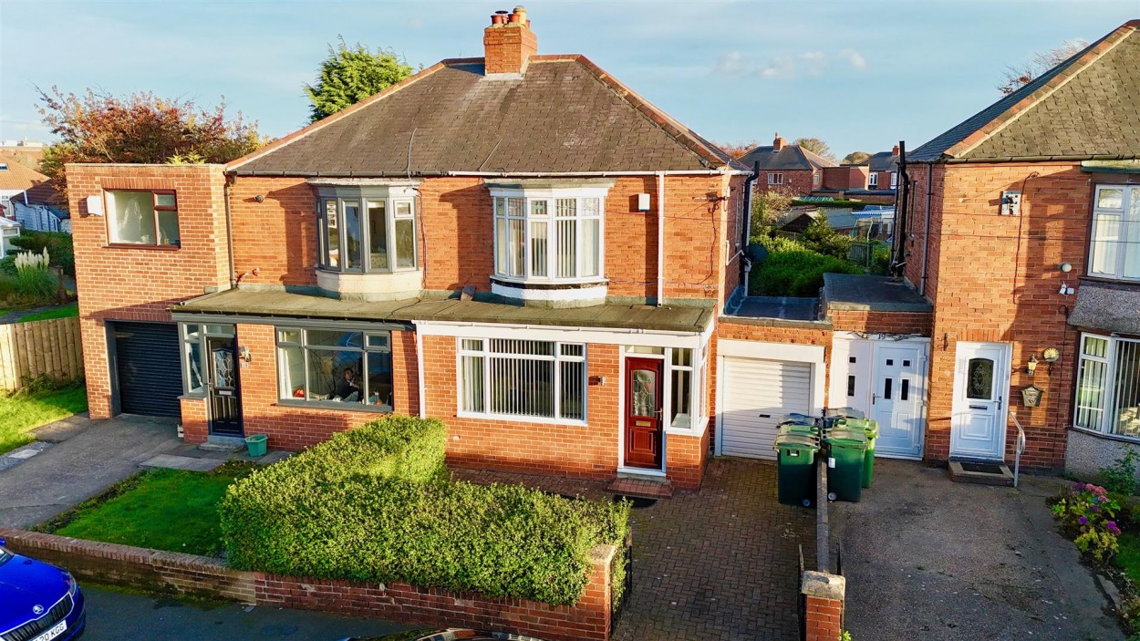 2 bedroom Detached house To Let