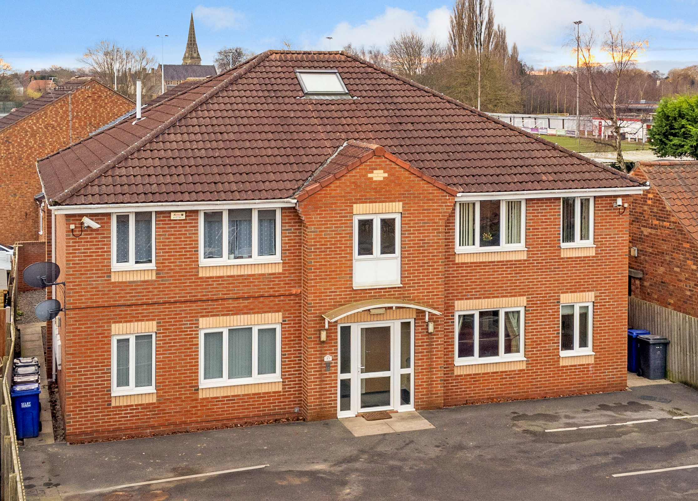 2 bedroom Flat For Sale