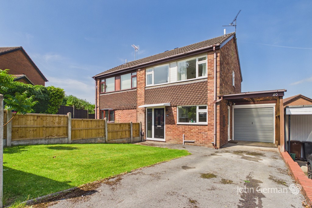 3 bedroom Semi-detached house For Sale