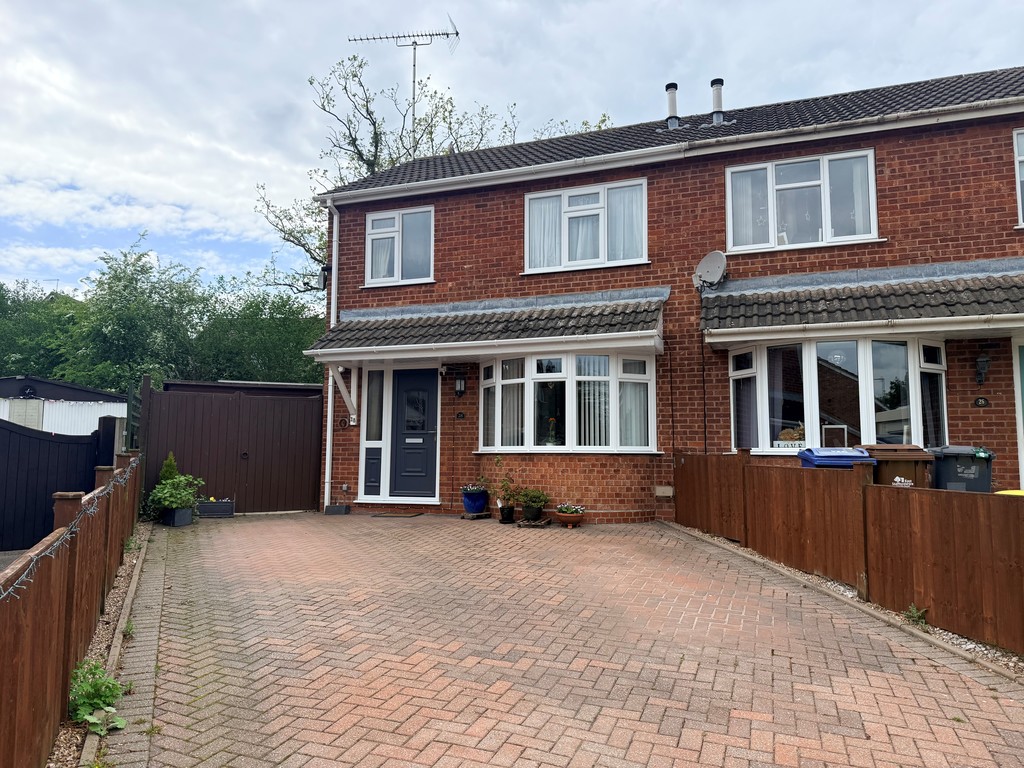 3 bedroom Semi-detached house For Sale
