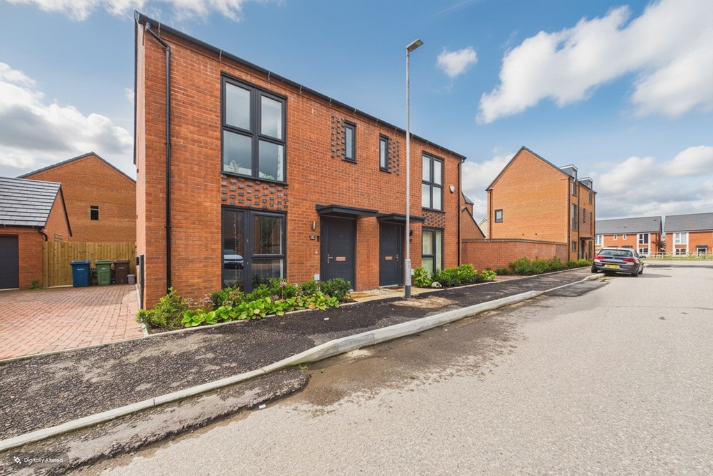3 bedroom Semi-detached house For Sale